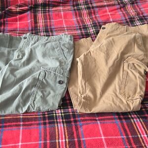 2 Bundle Old Navy Men's Cargo Pants in Green and Tan Like New